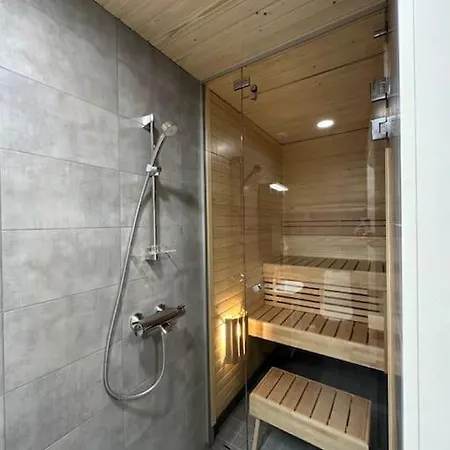 Kotimaailma - Uusi Rivitalokolmio Saunalla # 2 아파트 *