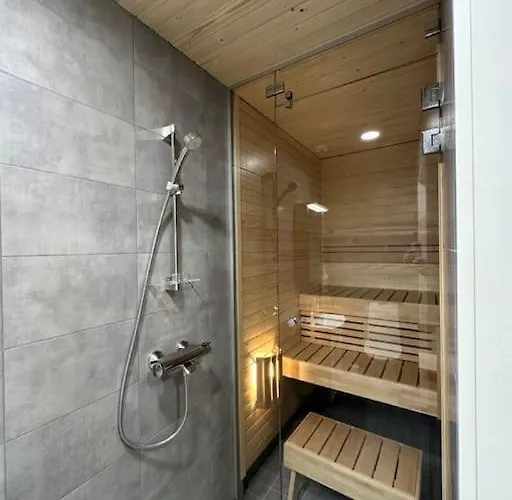 Kotimaailma - Uusi Rivitalokolmio Saunalla # 2 公寓 *